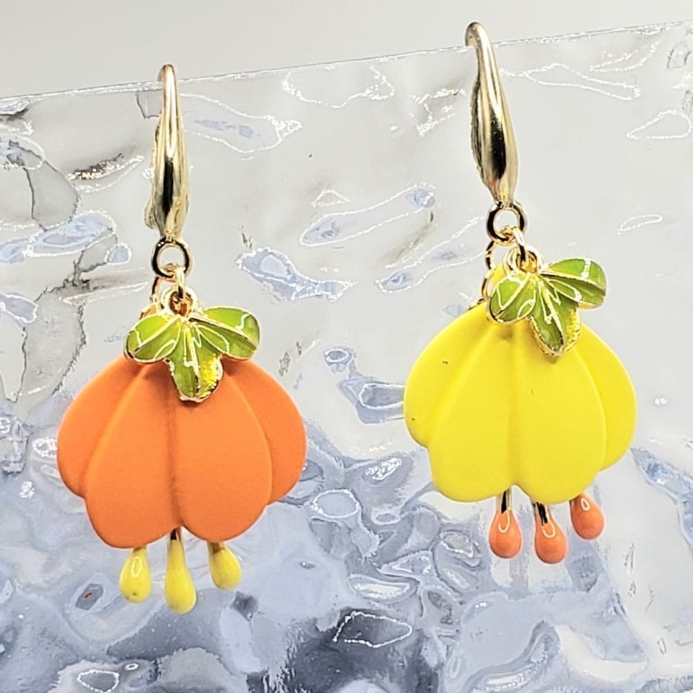 2/$20 Brand New Cute Flowers Earrings
